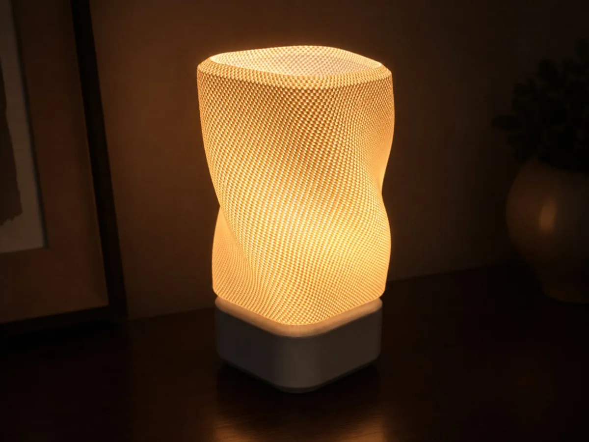 Helix Lamp encendida con base gris